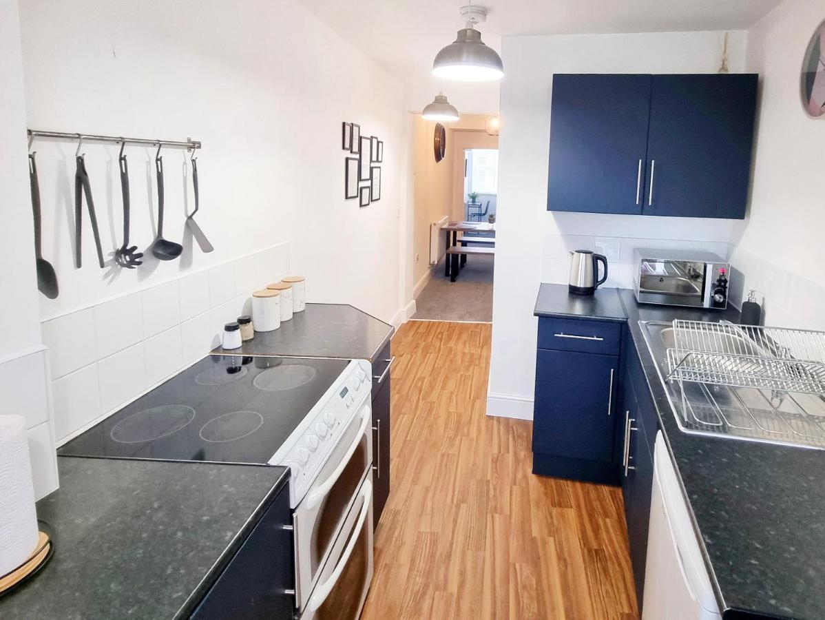 Stylish 2 Bed Apartment With Free Parking, Speed Wifi, Free Parking โคล์เชสเตอร์ ภายนอก รูปภาพ