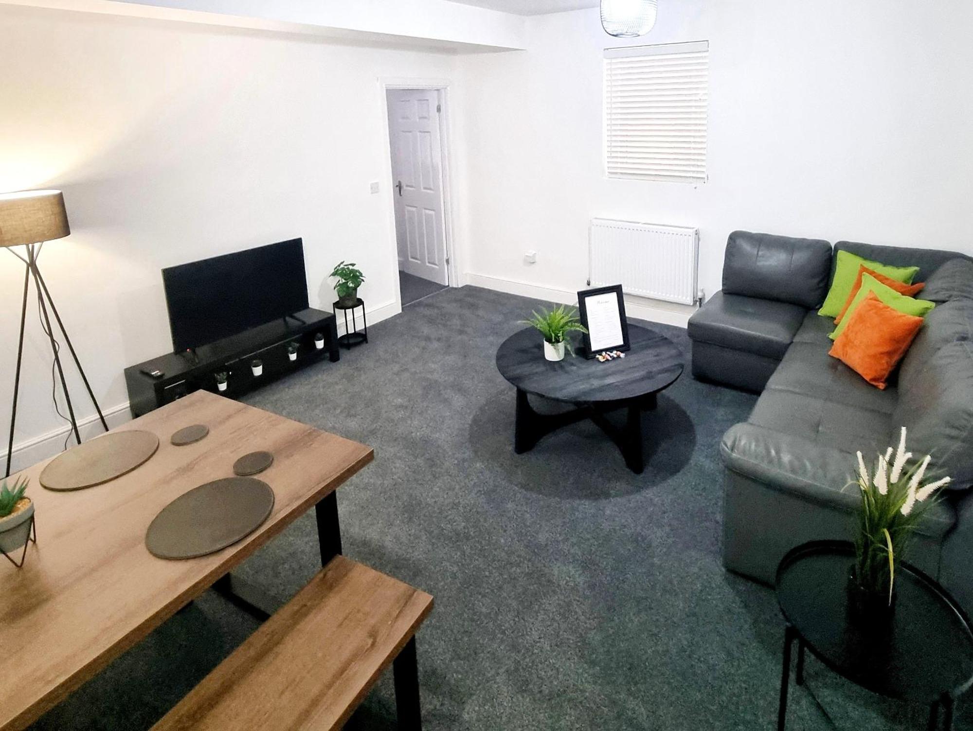 Stylish 2 Bed Apartment With Free Parking, Speed Wifi, Free Parking โคล์เชสเตอร์ ภายนอก รูปภาพ